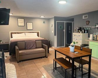 Cozy Private Hobby Airport - South Houston