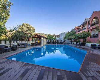 Rigas Hotel Skopelos - Skopelos - Svømmebasseng