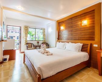 The Expat Hotel - Patong - Bedroom