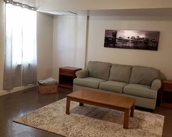 2 bedroom in convenient location. Quiet safe neighborhood close to shopping. - Rockford - Obývací pokoj