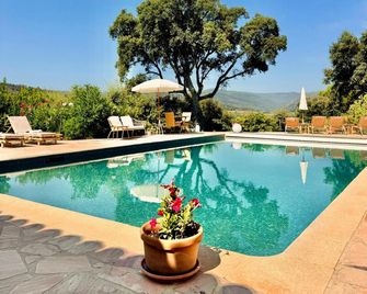 Hôtel La Boulangerie - Grimaud - Zwembad