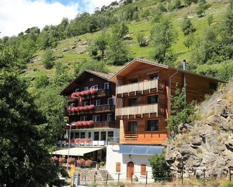 Long & Short Stay Hotel Bahnhof Ausserberg - Ausserberg - Edificio