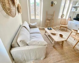 Maison Nomade Valbonne - Valbonne - Living room