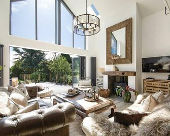 Marmalade Cottage, Pet Friendly, With Open Fire In Seahouses - Seahouses - Living room