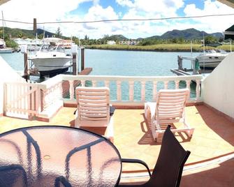 The Caribbean's premier vacation villa on the water in Jolly Harbour - Jolly Harbour - Balkon