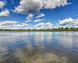 Solon Springs Getaway with Dock and Kayaks! - Solon Springs - Vista del exterior