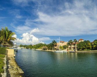 Chez Waffle Hotel - Puerto Aventuras - Vista del exterior