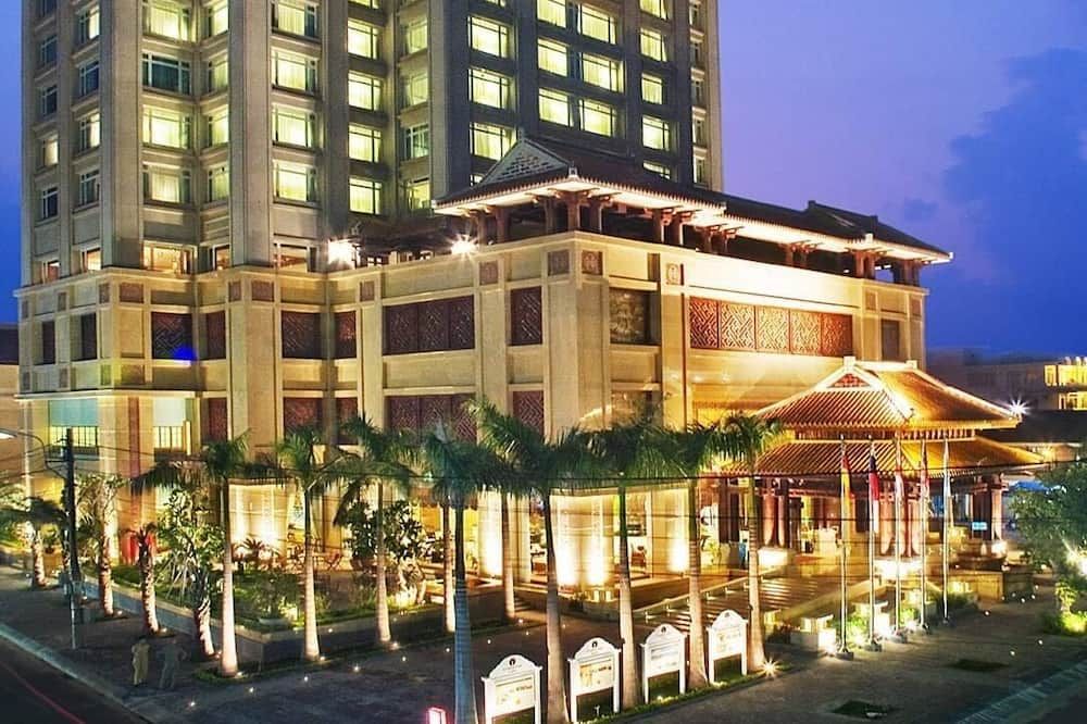 Ttc Imperial Hotel - היו - בניין