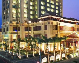 Ttc Imperial Hotel - היו - בניין