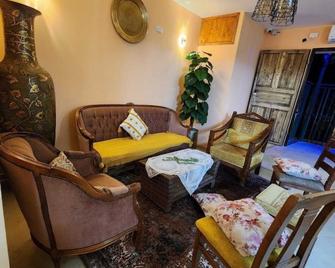 Seedi Yousef Hostel & Cafe - Nazareth - Living room