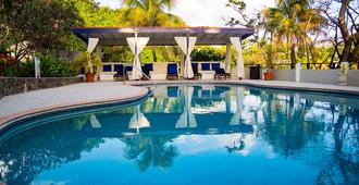 Blue Lagoon Hotel and Marina Ltd - Kingstown - Piscina
