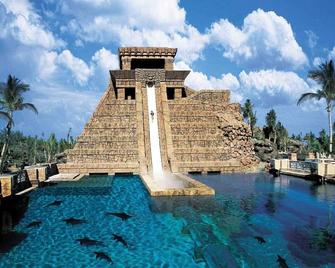 Atlantis Harborside, Paradise Island Free Atlantis Park Day Passes - Nassau - Piscina
