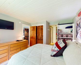 Center Village #203 - Warren - Bedroom