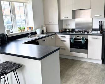 Henry Blythe Gardens - Thame - Kitchen