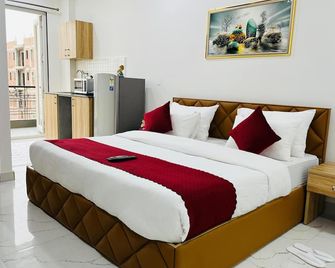 The Lodgers Studio Apartment Infront of Artemis Hospital Gurugram - Gurugram - Chambre