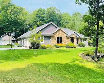 Beautiful Country Home Near Popular Hot Spots! - Plymouth - Gebouw