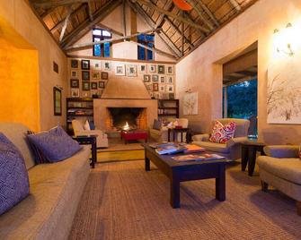 Royal Zambezi Lodge - Mafuta - Wohnzimmer