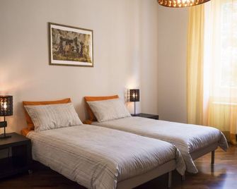 In Albaro (Arbâ), a stone's throw from the center, in the green of the historic Genoese Villas - Génova - Habitación