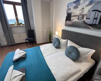Hafenkante - Monteur- & Ferienwohnung Gratis Wlan Mit Parkplatz - Rostock - Habitació