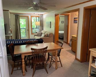 Blue Knob Condo - 2/Queen Bedrooms, 2/Full Baths, Indoor Pool, Wet Bar & Wifi - Claysburg - Dining room