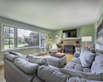 Hampton Quiet Corner Cottage With Firepl - Hampton - Living room