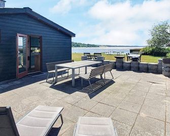 Spacious Holiday Home in Storvorde With Sea Nearby - Skanderborg - Innenhof