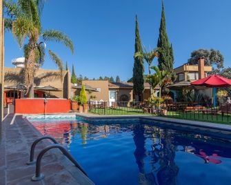 Collection O Hotel La Huerta Golf & Hotel, Cholula - Cholula - Pool