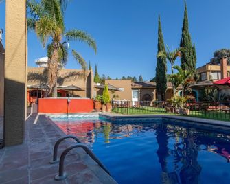 Collection O Hotel La Huerta Golf & Hotel, Cholula - Cholula - Pool
