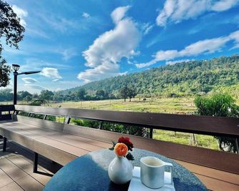 Home With Private Pools - Kampong Seila - Balcony