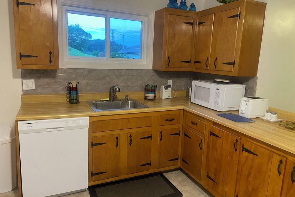 3-bedroom house in New Stanton with convenient access to major highways.
