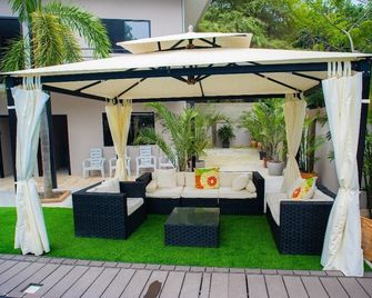 Ocean Drive Lodge - Montañita (Guayas) - Patio