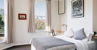 Naughtons Hotel - Melbourne'dan - Yatak Odası
