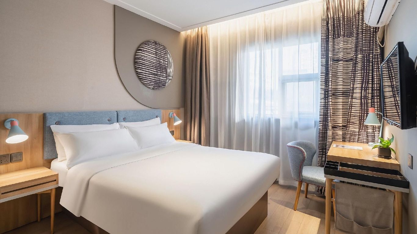 Home Inn Neo Zhuhai Gongbei Port Light Rail Terminal