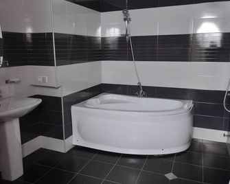 Hotel Corner - Tiflis - Baño