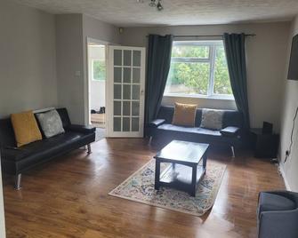 Beautiful 3-Bed House in Ramsgate - Ramsgate - Вітальня