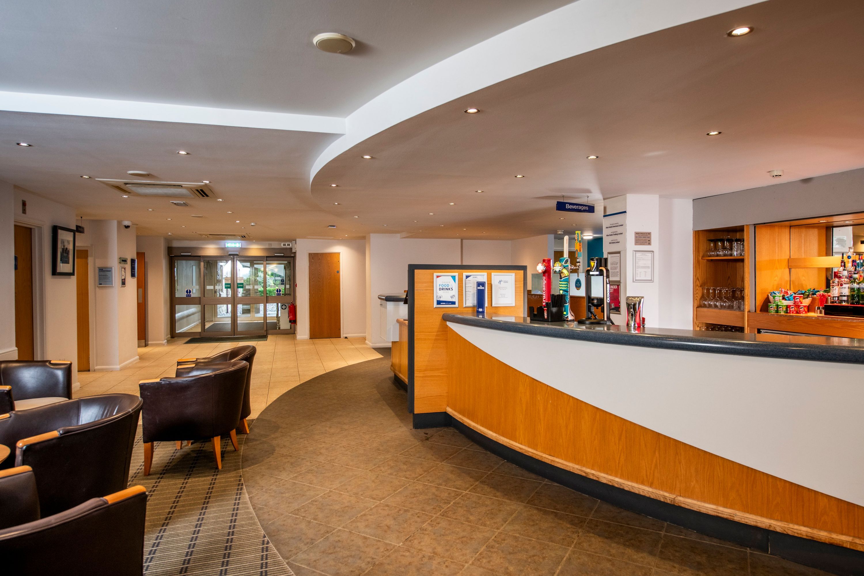 Holiday Inn Express Inverness By IHG - אינברנס - בר