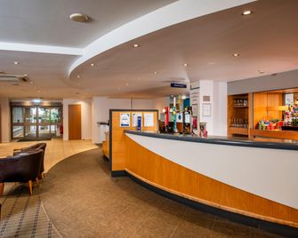 Holiday Inn Express Inverness By IHG - Inverness - Bar