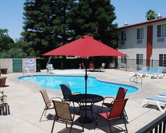 Quality Inn and Suites Fresno Northwest - Fresno - Svømmebasseng