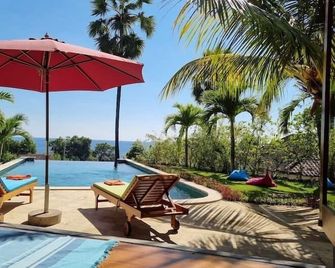 Ponjok Batu Residence - Kubutambahan - Pool