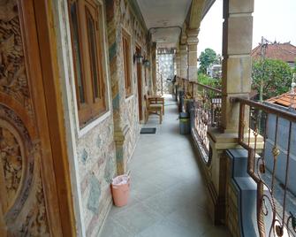 The Reinhold Guesthouse Bali - North Kuta - Balcone