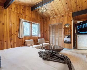 The Matterhorn I Hottub I Ping Pong I Chalk Wall - Fairmont Hot Springs - Habitación