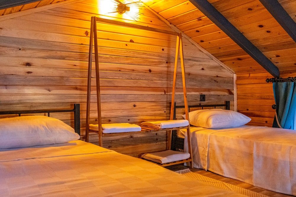 أيفاليك تراينجو بنجالوف - ايفاليك - غرفة نوم