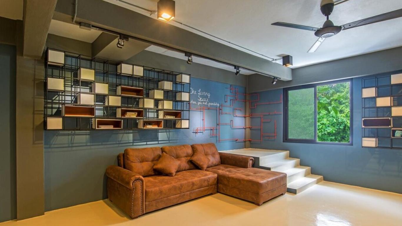 Amity Poshtel