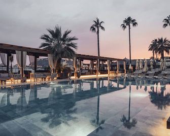 Day One Beach Resort & Spa - Adult Only - 阿拉尼亞 - 游泳池