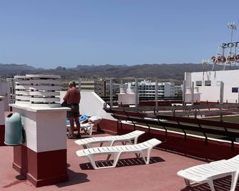 Recently renovated corner apartment with great sea views! - Maspalomas - Balcony