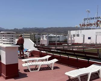 Recently renovated apartment with great lake view - מספלומס - מרפסת