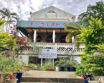 Petit Hotel Key West Club - אונה - בניין