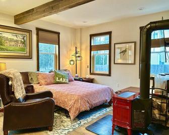 Be Still & Know, Fireplace, Firetable, Walk to Port - Port Washington - Habitación