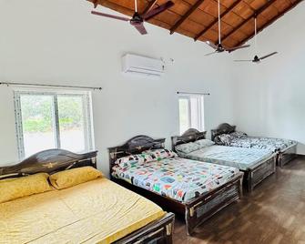 Charming 2-bedroom farmhouse with pool,AC, in Bibinagar in a 5 acre Mango farm - Bhongir - Bedroom