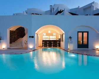 Avant Garde Suites - Akrotiri - Bể bơi